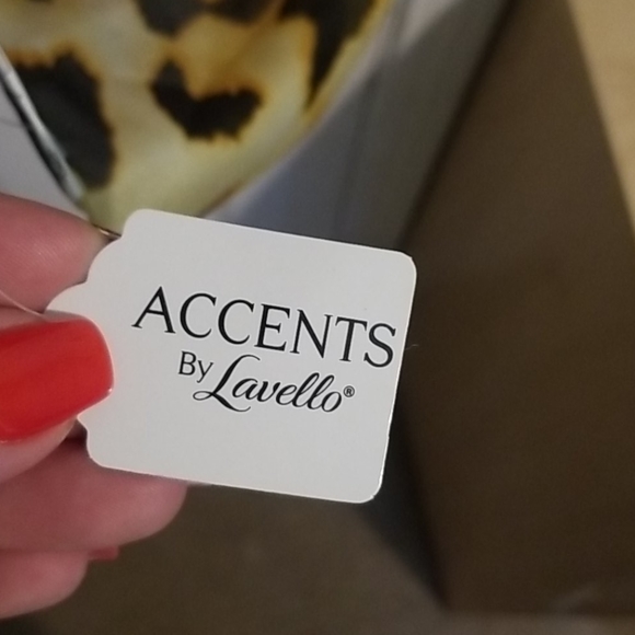 Cute pink and leopard shall. - Picture 5 of 5